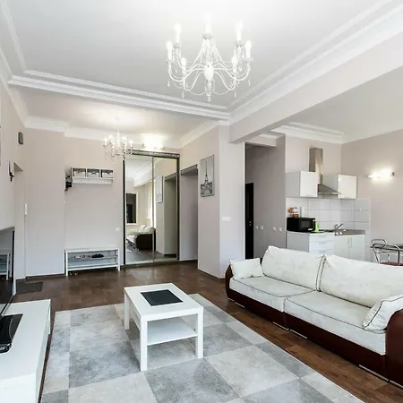 Spacious And Cozy Apt In A Historical Center